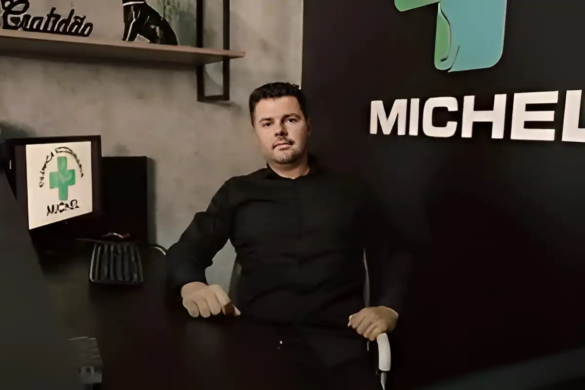 Dr. Michel Rodrigues Baran na Clínica Veterinária Michel